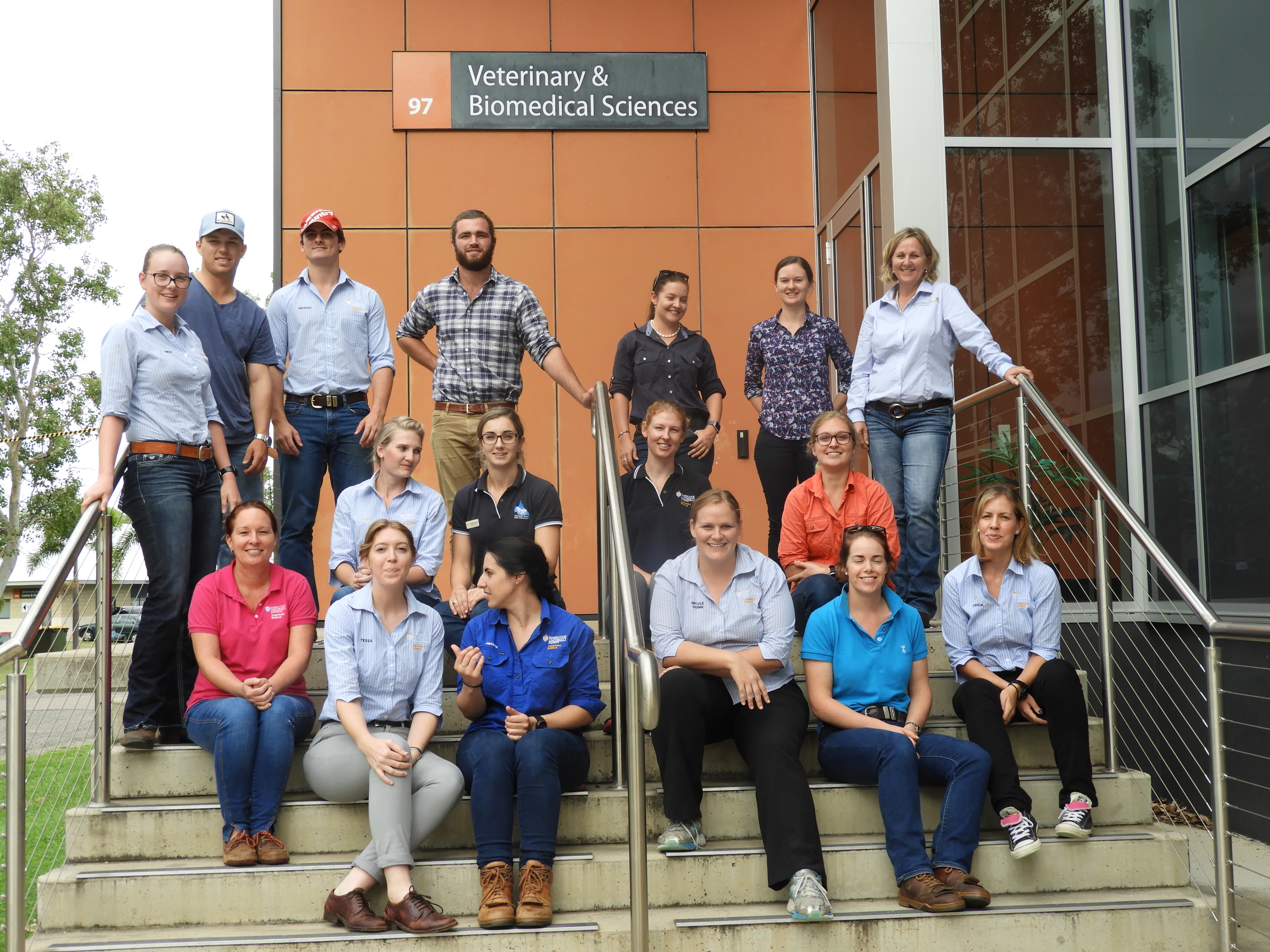 A group photo of James Cook University fifth year vet students, and Grazing BMP coordinator Jo Gangemi, completing the Grazing BMP animal production modules as part of their training.